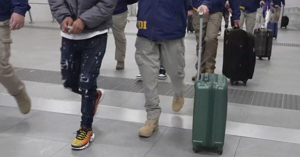 Expulsión de Extranjeros en Vuelo Chárter desde Chile hacia Colombia y Perú - Expulsiones de extranjeros en Chile: impacto y contexto social