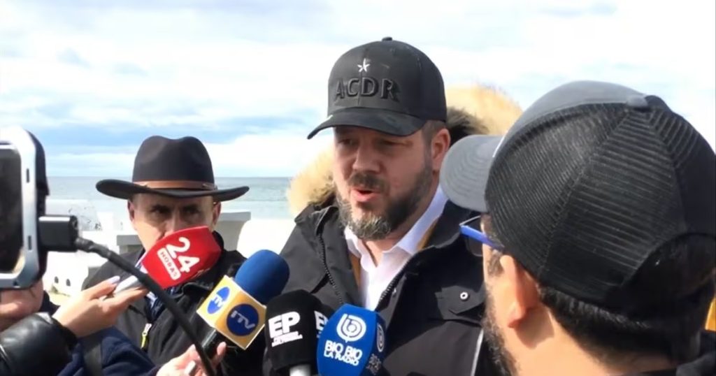 Johannes Kaiser Responde a Jeannette Jara sobre la Pensión Garantizada Universal - Kaiser acusa a comunistas de amenazar la Pensión Garantizada.