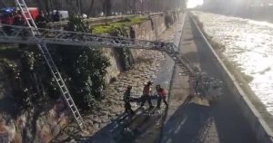 Rescate de un Hombre Lanzado al Río Mapocho tras un Asalto - Rescate Dramático en el Río Mapocho tras Violento Asalto