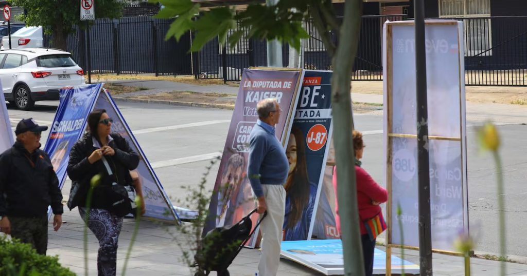 Retiro de la Propaganda Electoral en Chile Después de la Campaña - Chile enfrenta desafíos tras la retirada de propaganda electoral