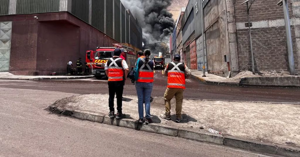 Suspensión de las Actividades Físicas en los Colegios de Iquique por el Incendio en Zofri - Incendio en Zofri: Medidas Preventivas en Iquique y Alto Hospicio