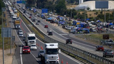 Accidentes de Tránsito durante el Fin de Semana Largo en Chile - Fin de semana largo: 148 mil vehículos dejan Santiago