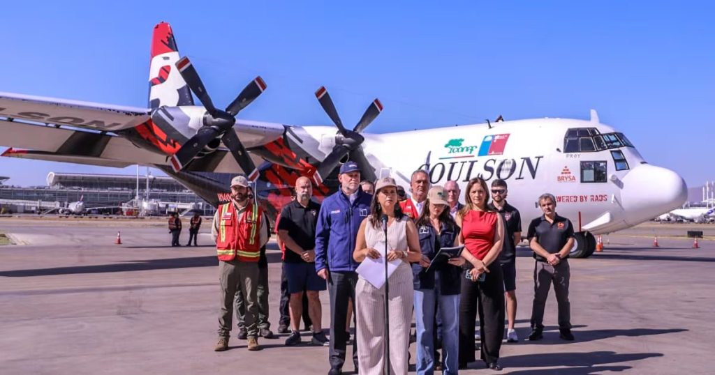 Aeronave Hércules C-130 para el Combate de Incendios en Chile - Reforzada flota aérea para combatir incendios en Chile