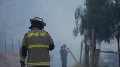 Alerta Roja por Incendio Forestal en Paredones, Región de O'Higgins - Incendio Forestal en Paredones Amenaza Hogares Cercanos