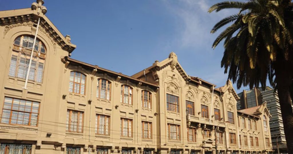 Amenaza de Tiroteo en la PUCV y Ataque Explosivo en Valparaíso - Amenaza Terrorista siembra alarma en Valparaíso