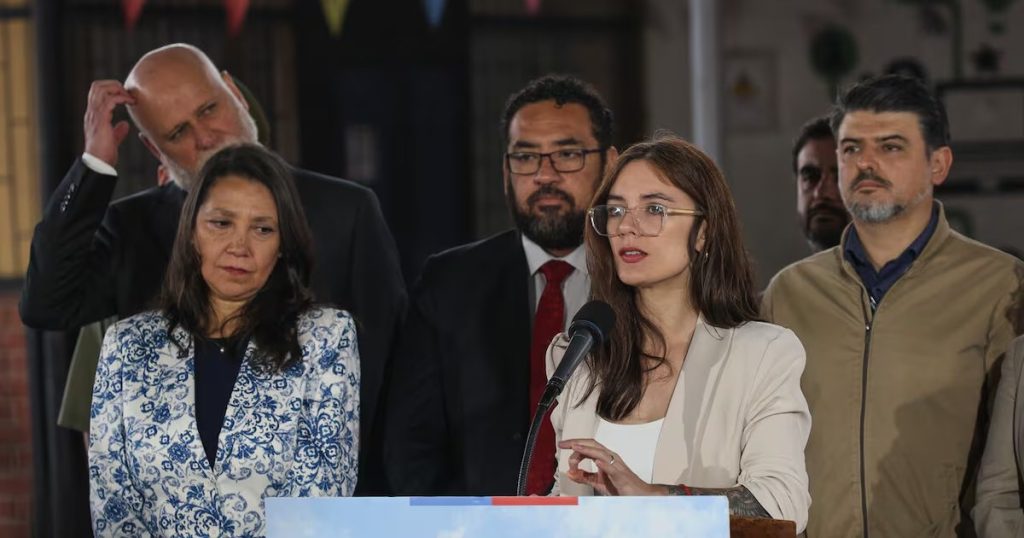 Camila Vallejo Responde a José Antonio Kast sobre la Situación en Chile - Vallejo critica a Kast: "Desacreditar a Chile es inaceptable"