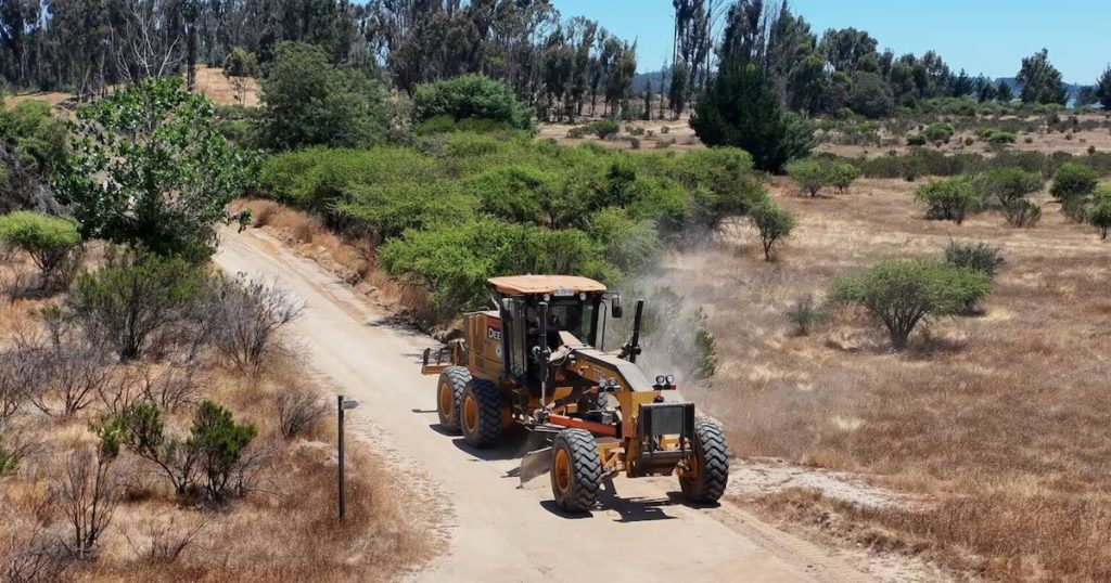 Construcción de Cortafuegos en el Lago Peñuelas ante Incendios Forestales - Lago Peñuelas: 80 km de cortafuegos para prevenir incendios forestales