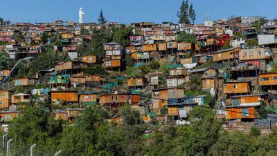 Desalojo de Familias en la Toma del Cerro 18 en lo Barnechea - Desalojo en Cerro 18: Seguridad y Desafíos en Lo Barnechea.
