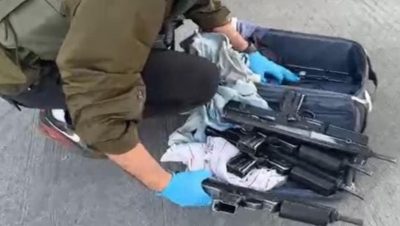 Detención de un Sujeto con Subametralladoras en la Araucanía - Detención en La Araucanía: Hallan Armas Argentinas en un Bus.