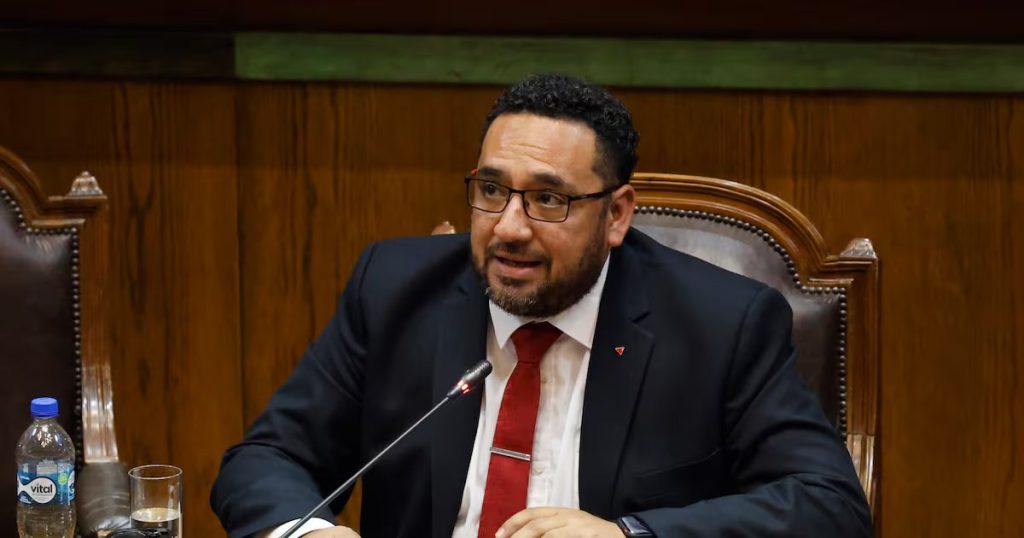 El Debate sobre la Educación en la Segunda Vuelta Presidencial de Chile - Educación en el Olvido: Cataldo Critica la Falta de Debate Público