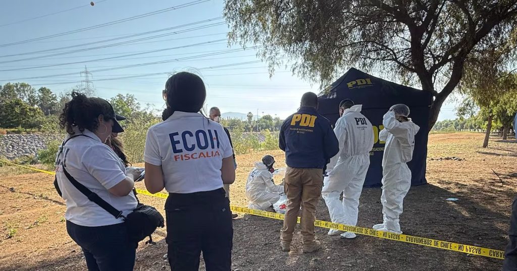 Hallazgo de un Cadáver en la Ribera del Río Mapocho, en Renca - Misterioso hallazgo en Renca: cadáver en descomposición encontrado