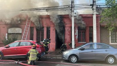 Incendio en una Casa Habitación en Recoleta - Bomberos enfrentan desafiante incendio en Recoleta