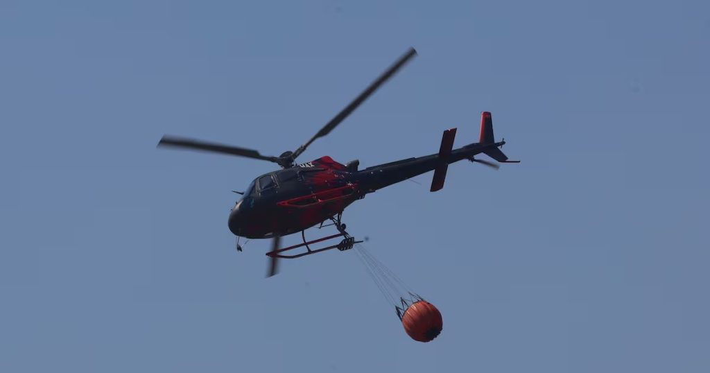 Incendio Forestal en lo Barnechea Moviliza a los Bomberos y a Conaf - Incendio en Lo Barnechea provoca alerta y movilización masiva