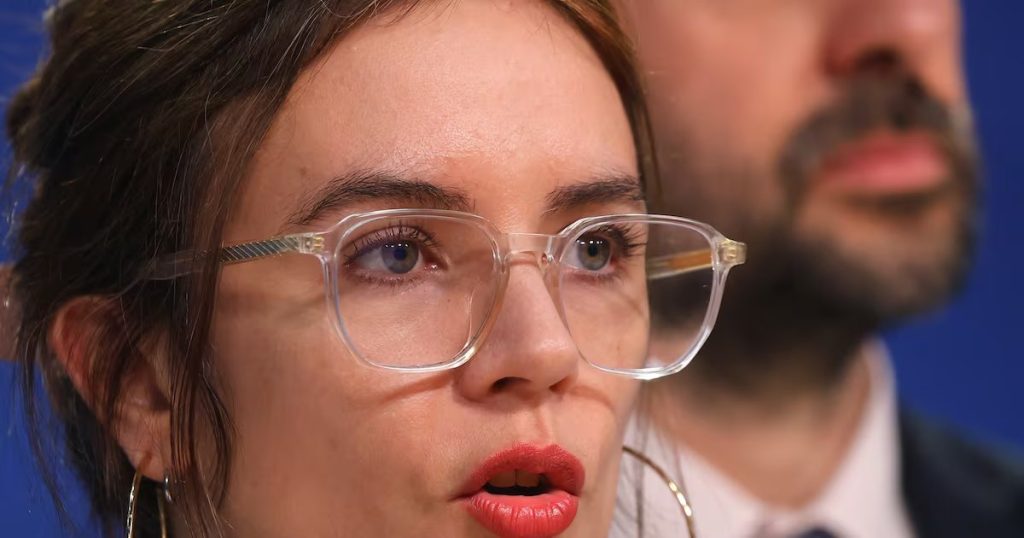 Respuesta de la Ministra Vallejo a Kast sobre la Megatoma en San Antonio - Gobierno defiende su gestión ante megatoma en San Antonio