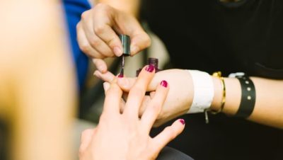 Retiro de Esmaltes de Uñas por Ingredientes Cancerígenos en Chile - ISP alerta sobre esmaltes de uñas con riesgo para la salud