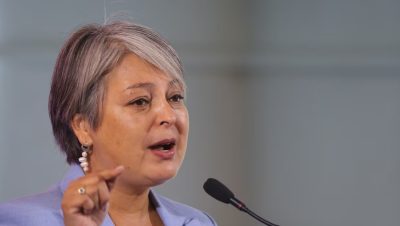 Reunión de Jeannette Jara con el Embajador de EE.UU. en Chile - Encuentro entre Jeannette Jara y embajador de EE.UU. establece nuevo rumbo.