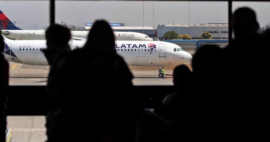 Suspensión de las Operaciones Aéreas en el Aeropuerto de Pudahuel - Operaciones aéreas en Pudahuel detenidas por riesgo aviario